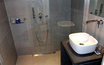 Hotel Aqua By Happyculture Saint-Gilles